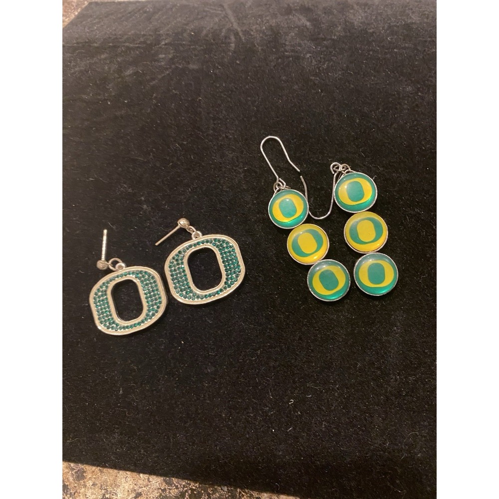 WOMENS TWO (2) PAIR NCAA OREGON DUCKS EARRINGS DANGLE DROP
